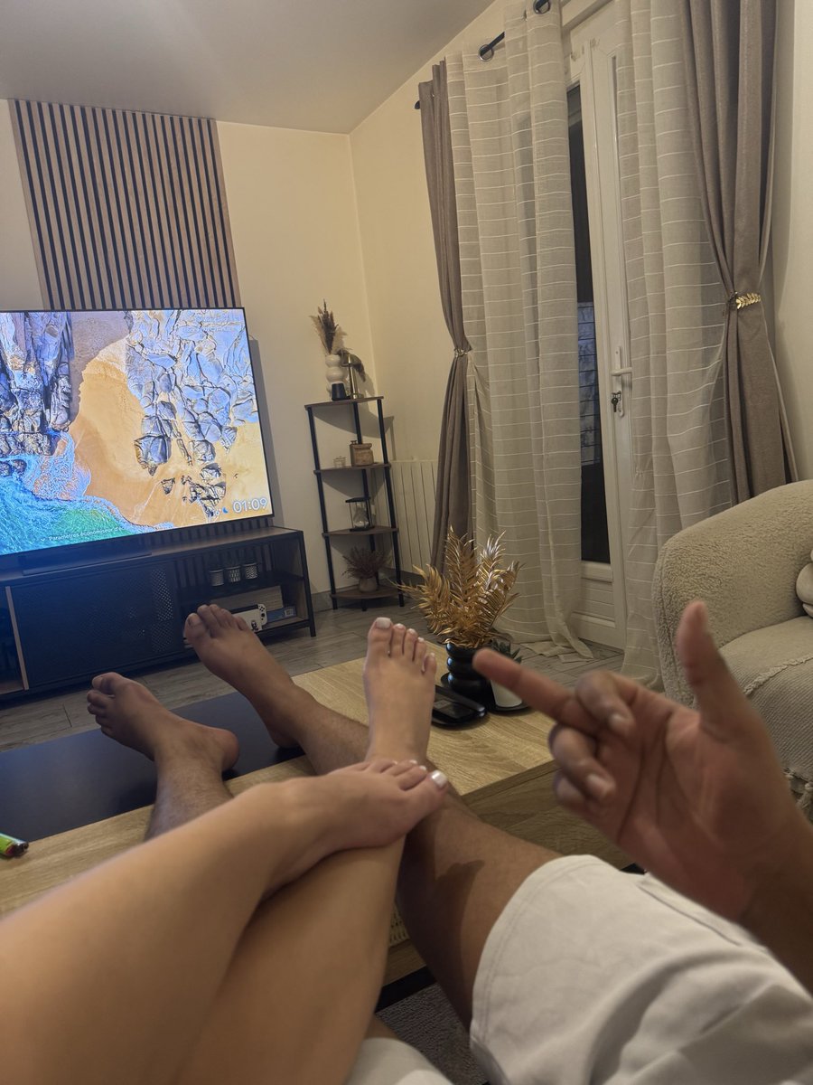 MisterMillix's tweet photo. Je suis avec ma meuf @LanaFtt 
Balancer vos offrandes silencieuses les losers. https://t.co/6MHse8Yx4I
