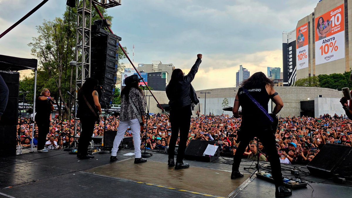 MetroCDMX's tweet photo. El cierre de actividades por el #57AniversarioMetro estuvo a cargo de #Interpuesto, quienes con su rock urbano hicieron vibrar, bailar y disfrutar a las personas asistentes en la Glorieta de Insurgentes.
¡Gracias por acompañarnos y ser parte de la celebración de #57AñosEnMovimiento del transporte más importante en la Ciudad de México!