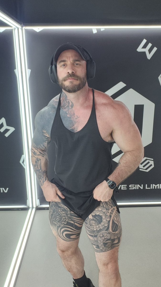 alexgrossox's tweet photo. Video random de mi galería..  metiendo fuego a este body 🔥🔥 https://t.co/cRG5FU2FXW