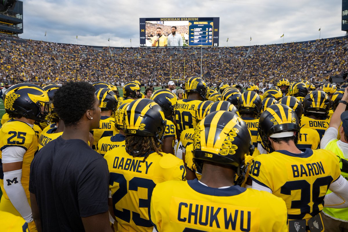 UMichFootball's tweet photo. 🟡🟡 https://t.co/iNg4fxqr2L