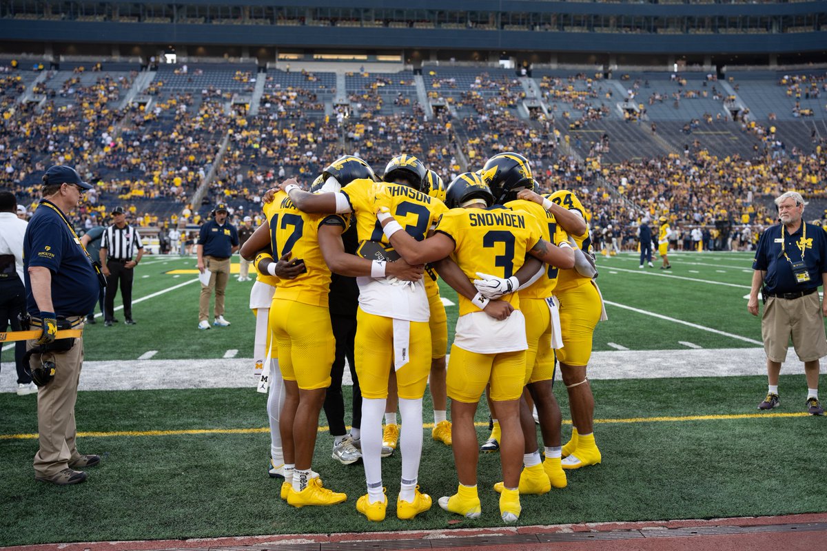 UMichFootball's tweet photo. 🟡🟡 https://t.co/iNg4fxqr2L