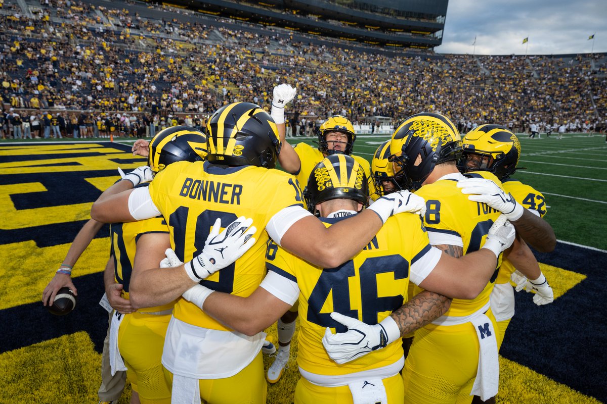 UMichFootball's tweet photo. 🟡🟡 https://t.co/iNg4fxqr2L