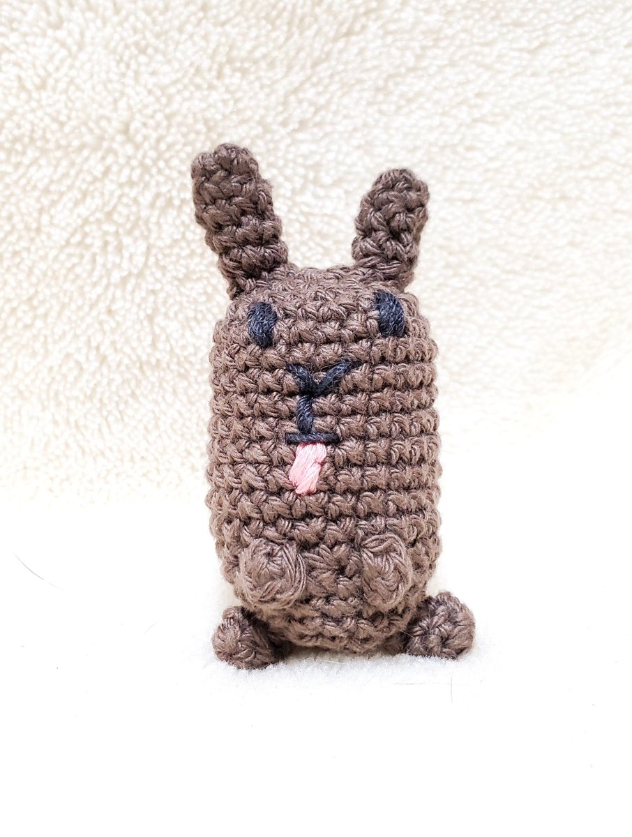 sijimirabbit's tweet photo. 3000人以上の方が見て下さったので、記念に息子(23)に下半身を描いてもらい作りました

#うさぎ
#あみぐるみ https://t.co/jFu00DWTfQ
