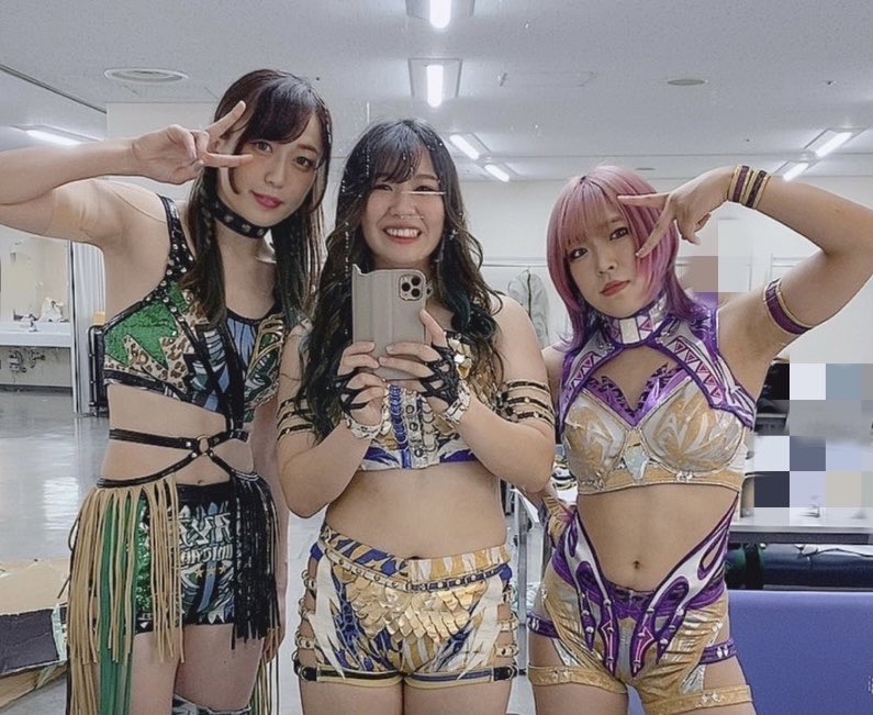 azumikan1411's tweet photo. 本日、後楽園大会欠場になり申し訳ございません。

前哨戦はみゆに託しました
9.12 ゴ���デス戦まで残り 6日

“エモさはいらない”といいましたが、、
あちらのチームは亡霊を成仏させたそうなので、嫌がらせとして昔の写真を載せときます

 #STARDOM #亡霊 https://t.co/7O2HJgM64k