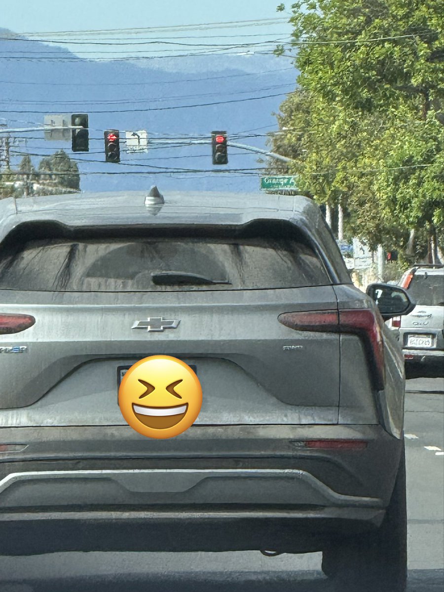 PaulNatty3's tweet photo. The most uselesss rear window wipers 😂 #chevy https://t.co/kbGo2nttSC