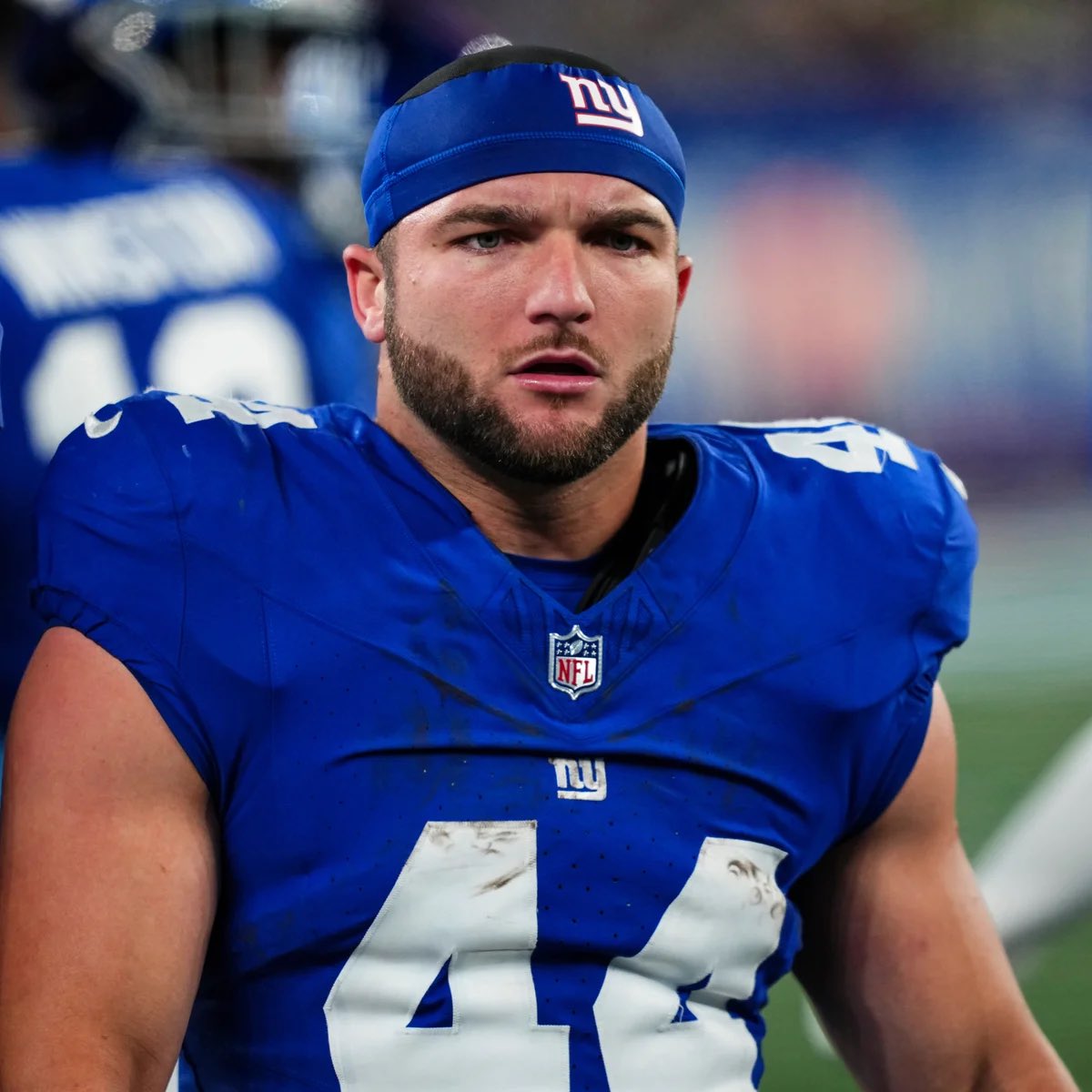 FootballCravee's tweet photo. 🚨 BREAKING: The Giants will reportedly evaluate Cam Skattebo for a concussion BEFORE every game to establish a baseline.

“Waiting for symptoms is not an option as he shows symptoms on an everyday basis.” https://t.co/MyGoOlukZW