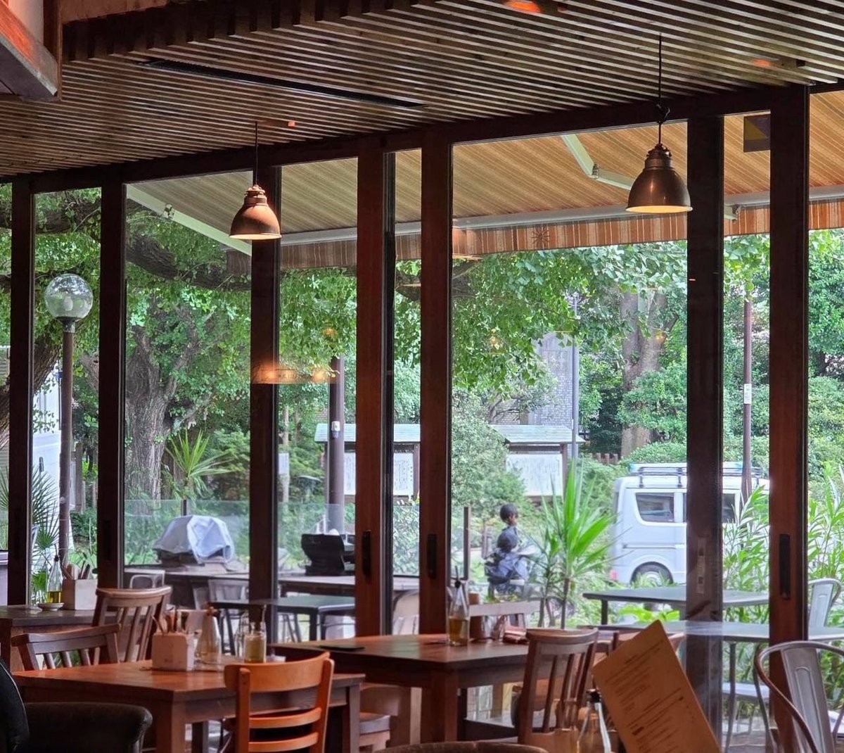 sochan_harpar's tweet photo. 澄晴と葵のカフェ☕
お店も立地もオシャレで素敵✨️
緑🌳の中で落ち着くし、季節の良い時期は外のお席もいいなぁ
秋🍁🍂にも行ってみたい😊
最後はタムごと〜
 #寺西拓人  #ラストノート https://t.co/JflhuTmfGO