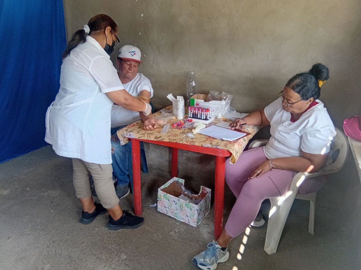 LAR_2025's tweet photo. Se realiza Jornada de Salud en la comunidad La Sábila, parroquia Tamaca, estado Lara en coordinación con funcionarios de Salud del ASIC Alí Primera, creando compromiso y lazos de humanidad con los pacientes atendidos durante dicha jornada.
#CubaCoopera
#CubaPorLaVida ✍️🇨🇺 https://t.co/zOhYW0V071