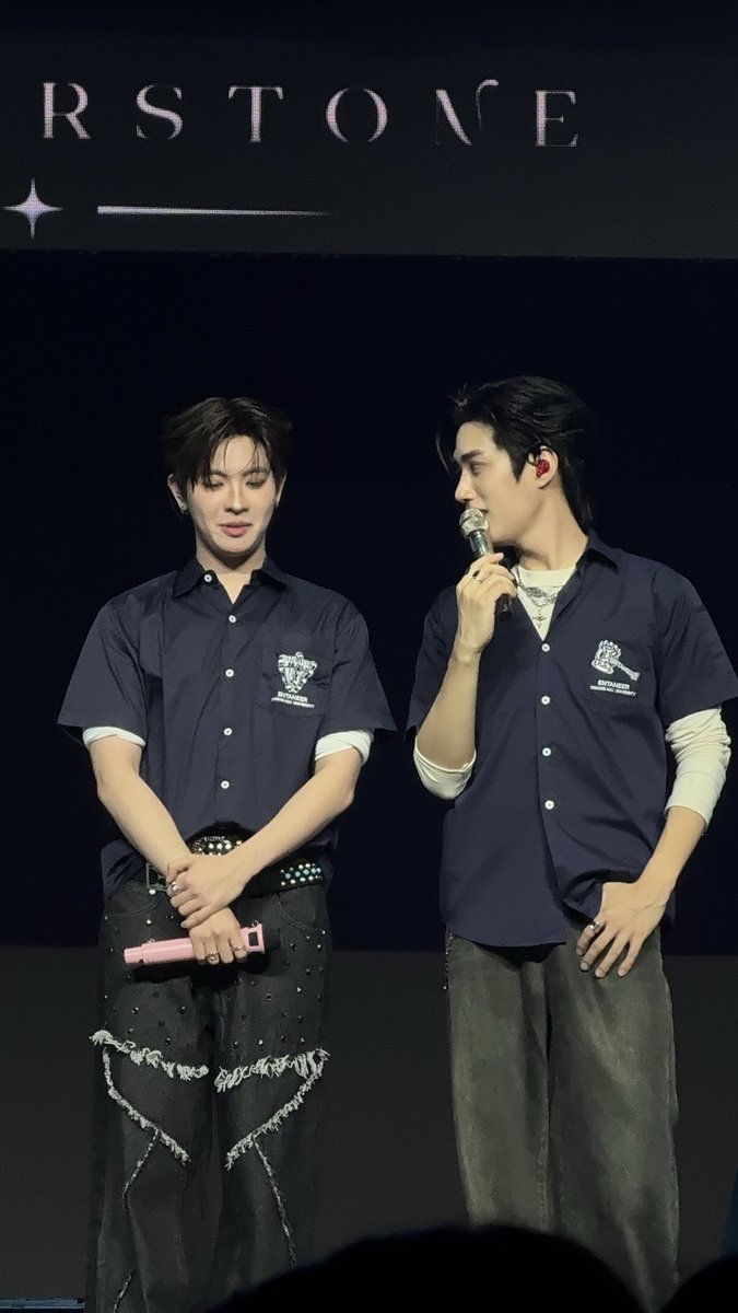 Chiran_cr's tweet photo. ชีเขินแฟน  ชีฮ็อบ ชีฮึบ ชียิ้ม 

CMU CAT WITH TFO

#CATEXPOPxTleFirstone https://t.co/jcAKsUg61W
