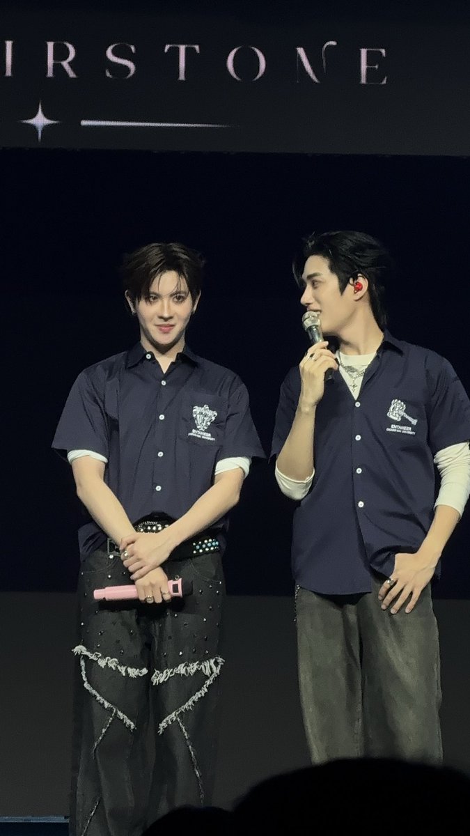 Chiran_cr's tweet photo. ชีเขินแฟน  ชีฮ็อบ ชีฮึบ ชียิ้ม 

CMU CAT WITH TFO

#CATEXPOPxTleFirstone https://t.co/jcAKsUg61W