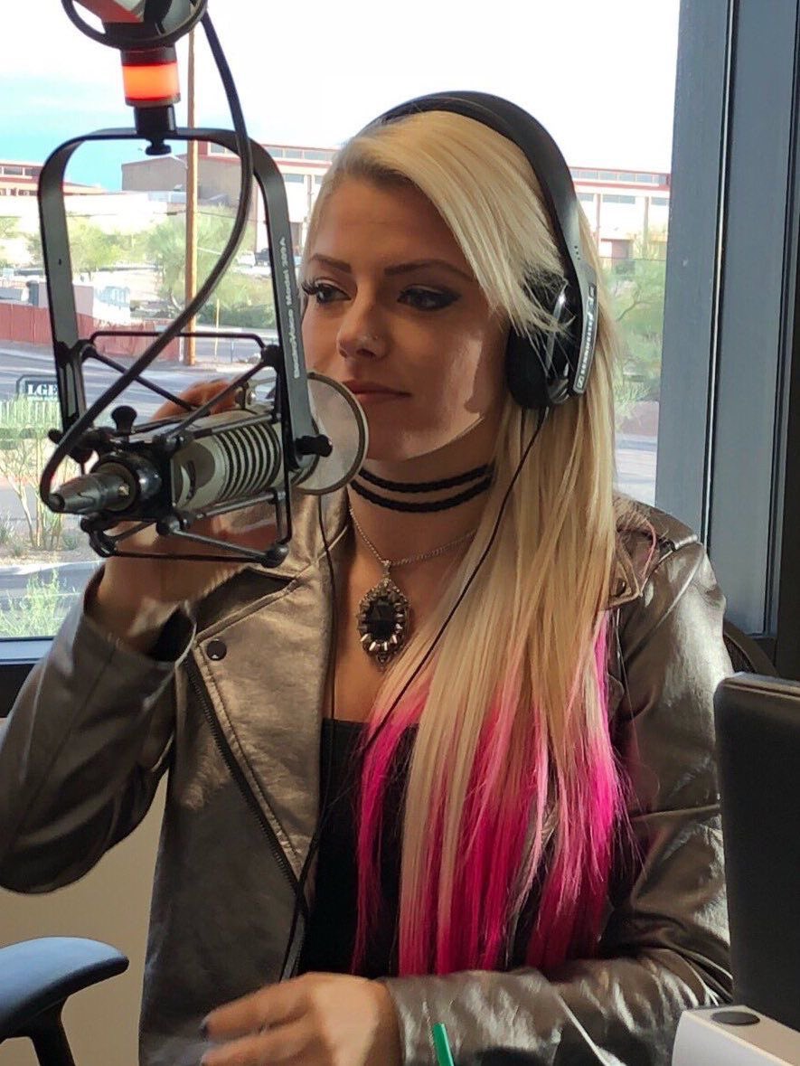 AlexaBlissmi's tweet photo. https://t.co/LSd67O704l