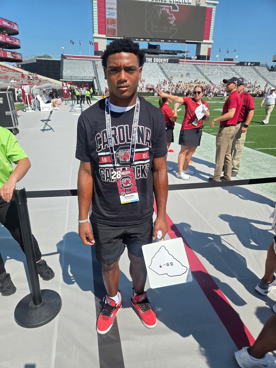 JoJones_9's tweet photo. College football is back &amp; I enjoyed being apart of @GamecockFB season opener. Thanks for the invite, I can’t wait to come back. Glad my pops &amp; papa were able to experience this with me. @CoachSBeamer @StanDrayton_ @Coach_TMoney @ZachPropp @dru_lindler @co_devils @RecruitGeorgia https://t.co/4fBMEOyjYG