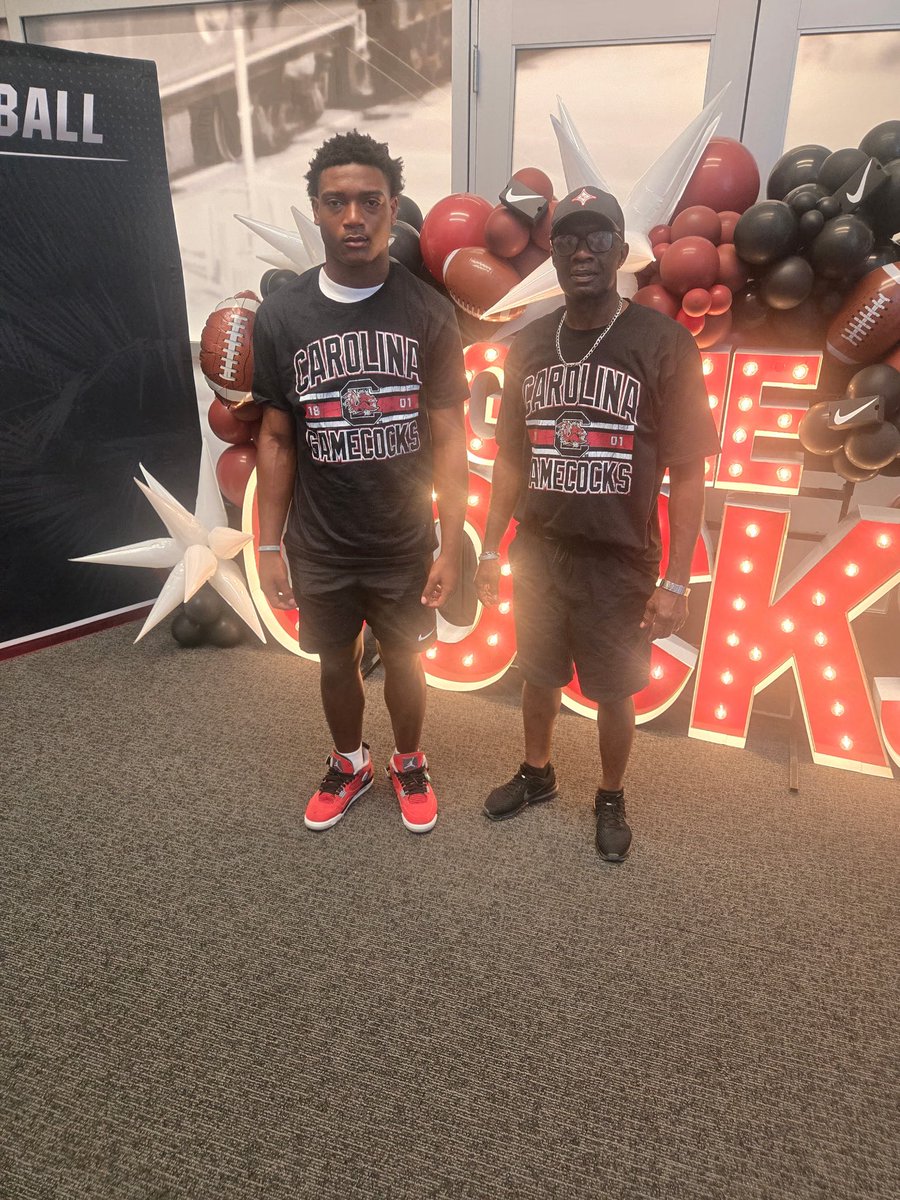 JoJones_9's tweet photo. College football is back &amp; I enjoyed being apart of @GamecockFB season opener. Thanks for the invite, I can’t wait to come back. Glad my pops &amp; papa were able to experience this with me. @CoachSBeamer @StanDrayton_ @Coach_TMoney @ZachPropp @dru_lindler @co_devils @RecruitGeorgia https://t.co/4fBMEOyjYG