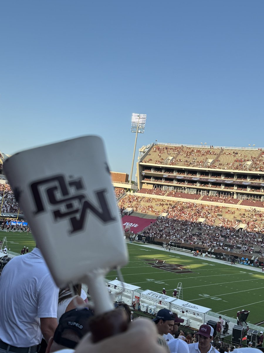 thebellsmith's tweet photo. It’s that time!! Let’s go @hailstatefb!! #HailState #Cowbells #BeatULM #Bellsmith https://t.co/h7h0EvTXQl