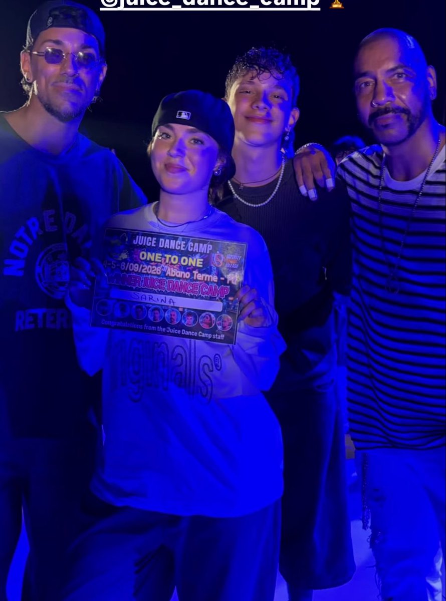 fangirlspart's tweet photo. papà e figlio riuniti https://t.co/tpBaZFxI2n