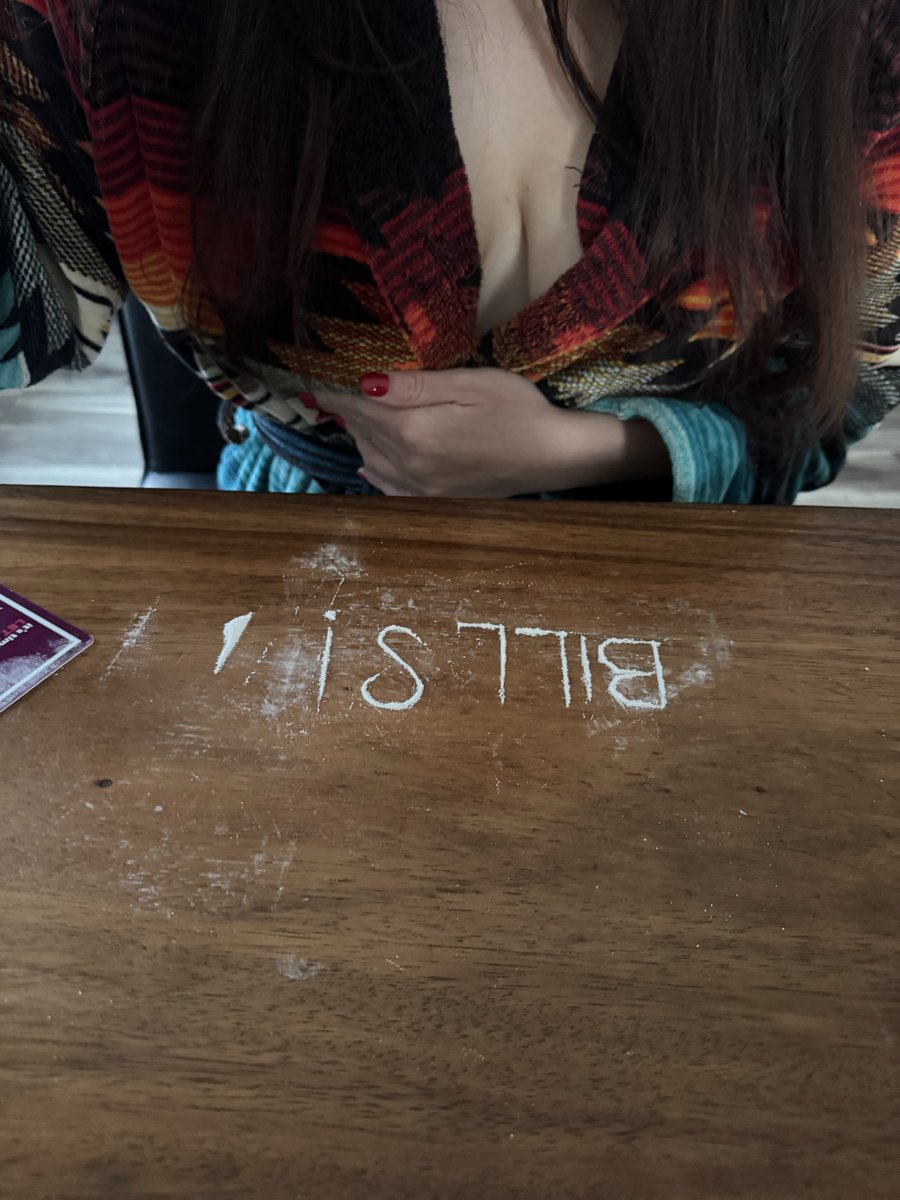 Luciak2w's tweet photo. Am I not creative with coke what do you think of this my master peace lines ❄️❤️ #coke #coketwt #drug #drugtwt https://t.co/D0s2gIG8fh