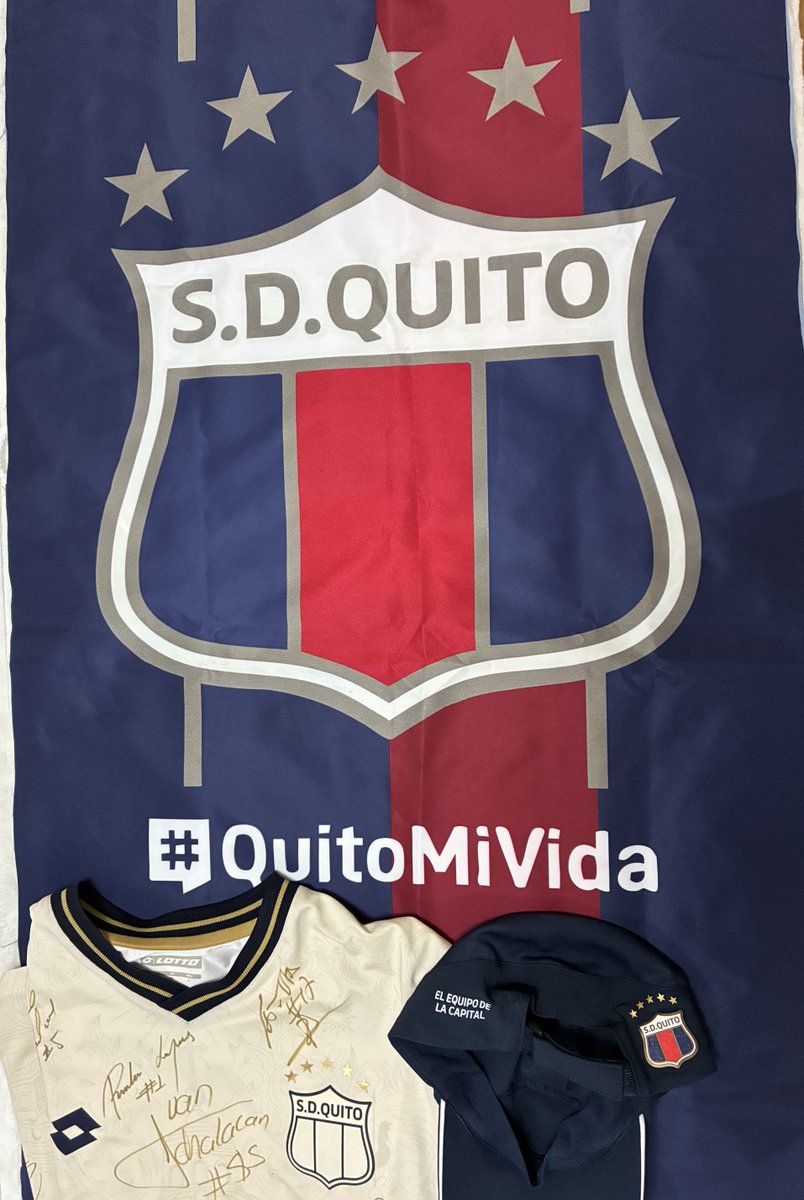 rafac7d's tweet photo. Esperando a mañana para alentar a la AKD ❤️💙 los jugadores entregando todo en la cancha y la hinchada alentando con los ❤️💙 https://t.co/v1Mv375vwz