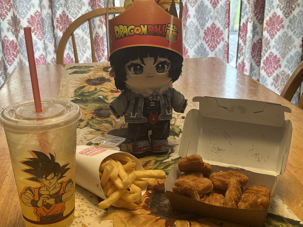 DezziXD's tweet photo. JANE DOE TRIES THE BURGER KING POWER PACK MEAL😱😱😱😱 (100% REAL) (NOT CLICKBAIT) https://t.co/wad6A5qw10