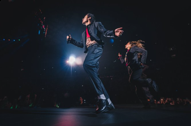 1Dnews_Control's tweet photo. 💚Nice pic of Harry caught dancing on stage last night

📷: @richfury / MSGE https://t.co/PJmhdGEyfb