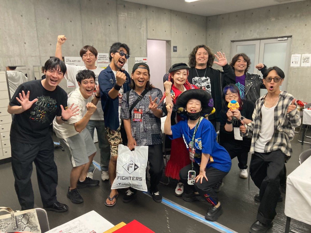 SumireKokusyoku's tweet photo. 本祭1日目のミュージシャン藩士たち！
on疲れさまでした♨️

#どうでしょう祭 https://t.co/OI1hC1alaF