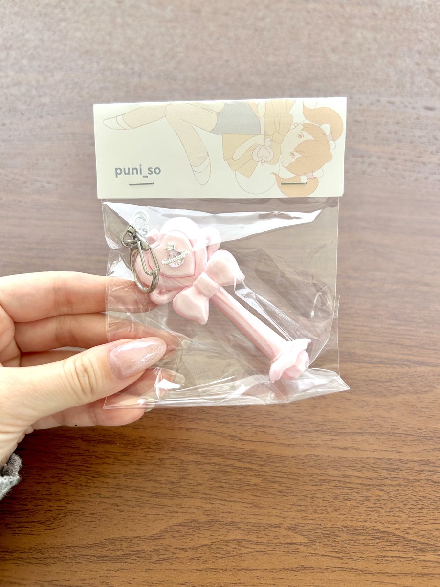 puni_so's tweet photo. ステッキキーホルダーはパーツ不足のため２日目から新デザインのものの販売になります❗️
ぜひお手に取ってご覧ください〜
場所：竹台広場　ホ209   ぎょう虫検査

#藝祭アトマ　#藝祭2026 https://t.co/DY6nMob6Lm