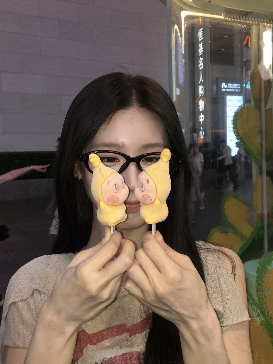 sugaricherry's tweet photo. pov: we’re on a date and I’ve claimed a plushie as our child and already made you take seventeen pictures of me <3 https://t.co/Kg3wRgGfmc