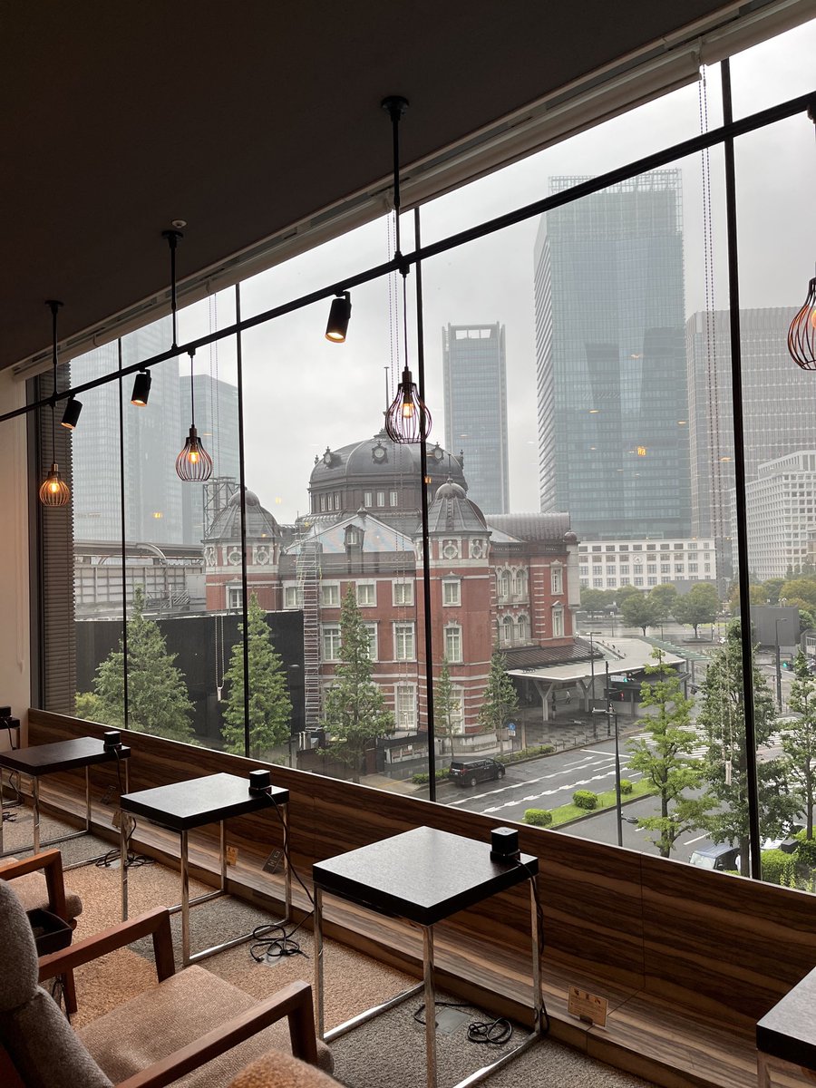 maruzen3F's tweet photo. おはようございます
#丸善の三階　です

雨の日曜日ですが、朝9時より開店いたします

ご来店の際はお足元に気をつけてお越しくださいませ https://t.co/CSti6E5Lte