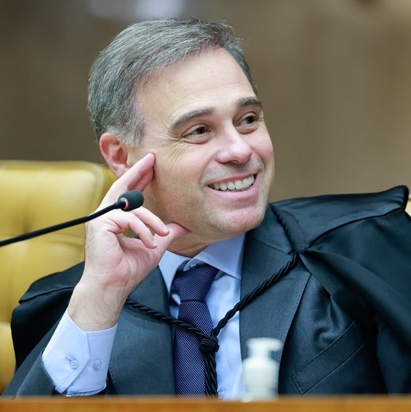 corrupcaobrnews's tweet photo. 🚨URGENTE! “Já que você gosta de inocentar, inocenta aqui na minha vara”, teria dito o ministro André Mendonça em discussão com Alexandre de Moraes https://t.co/EKThUcOPkH