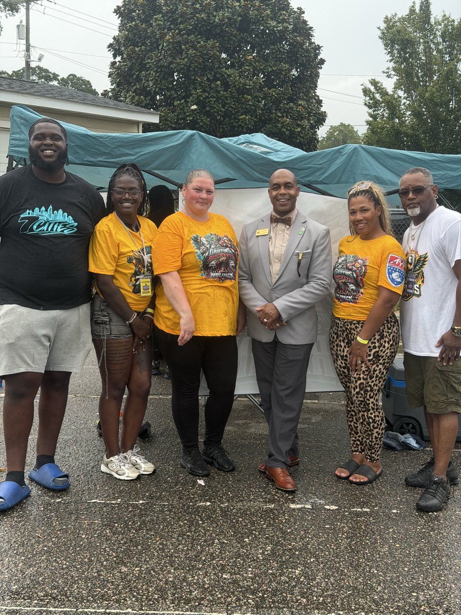 CashJackson0606's tweet photo. Youth Mentorship Through Sports! 🏈⚽️
Today, I had the opportunity to visit three different youth sports programs/locations:
🏈 Sportsplex — supporting our 6U–7U through 13U athletes and the VB Mustangs.
🏈⚽️ Holland Annex — supporting the Griffins of Hampton Roads American https://t.co/qhlKUW1jQG