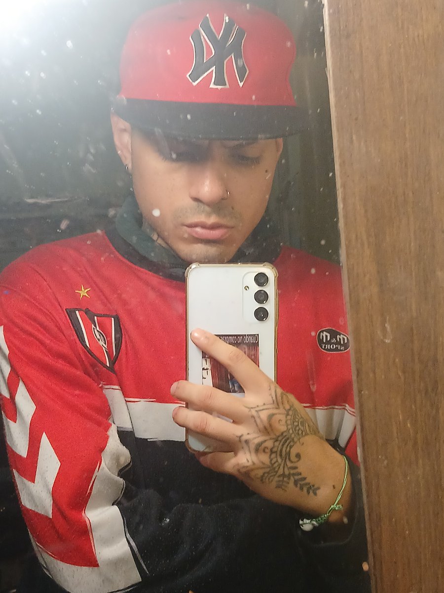 TurronMateo's tweet photo. Despues de la cancha necesito una buena petera que me saque toda la leche 👇👇 usarla hasta que se quede boluda de tanto comer 🍆 https://t.co/JrmtN2oF8a