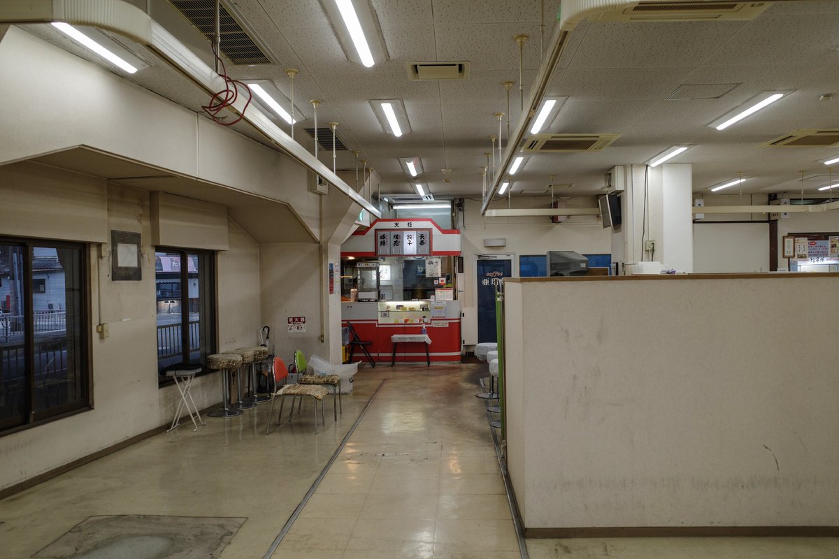 hakidamevideo's tweet photo. 天理駅構内の餃子屋さんが最高なんですよ https://t.co/xLkzY3rj1D
