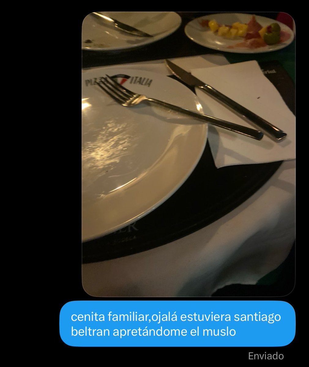 soo_topsecret's tweet photo. flaca estás comiendo con tu familia podes tranquilizarte ? https://t.co/eAyDo8axLY