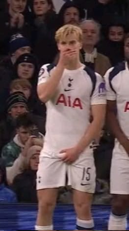 bergvallvivians's tweet photo. I’m not looking respectfully, matter of fact I’m looking and staring at the big fat bulge like a perverted horny slut https://t.co/BOaofl7k4z