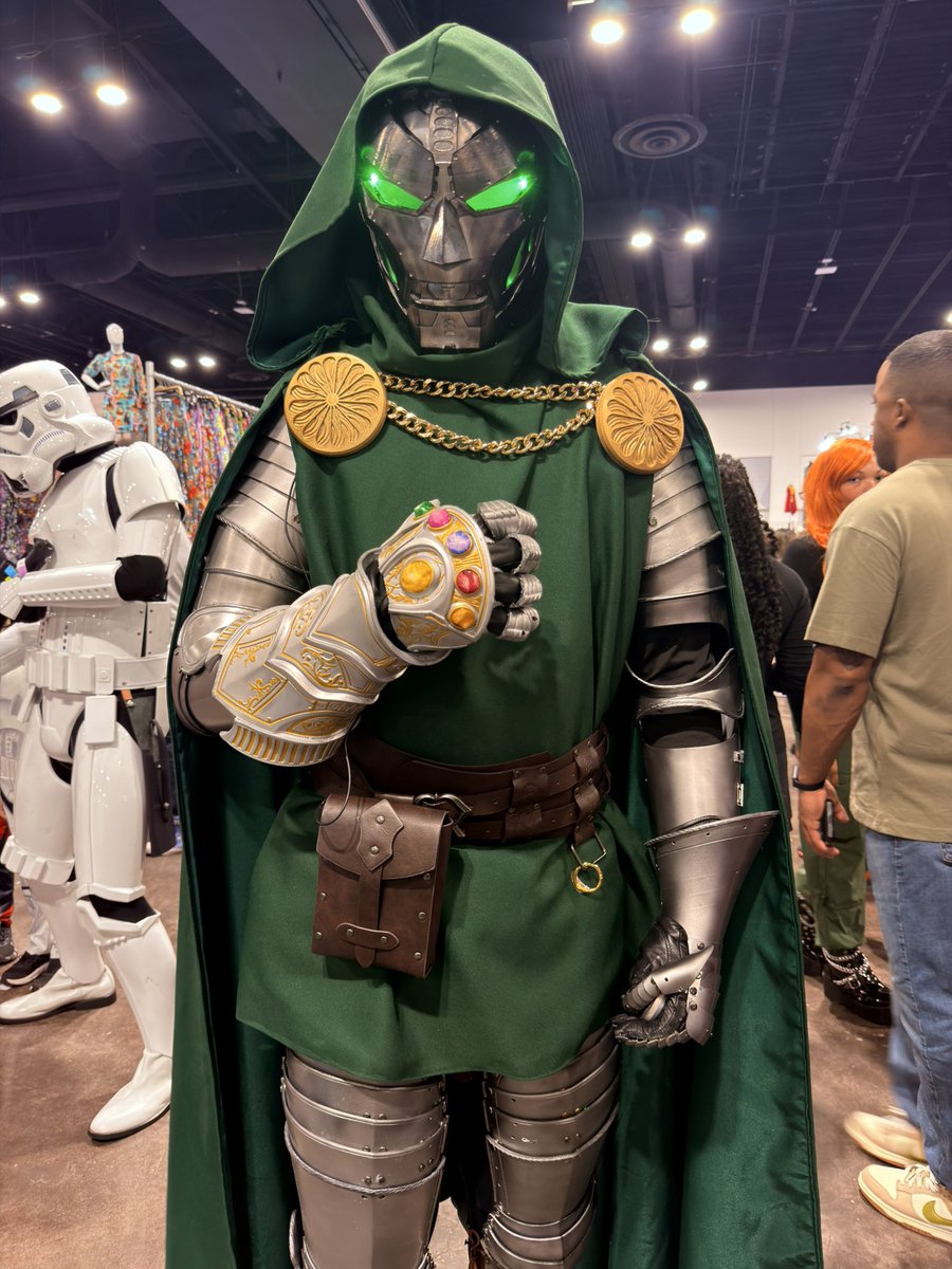 noloadtime's tweet photo. No Load Time had a great time @Tampa_Bay_CC today! Lots of great vendors, cosplay, and celebrities at the show. It’s a must attend for Tampa locals. Stay tuned to our YouTube channel for a recap of the day #tampabaycomicconvention #tbcc #comiccon #cosplay #artist #tampa https://t.co/29xFXtfHnP