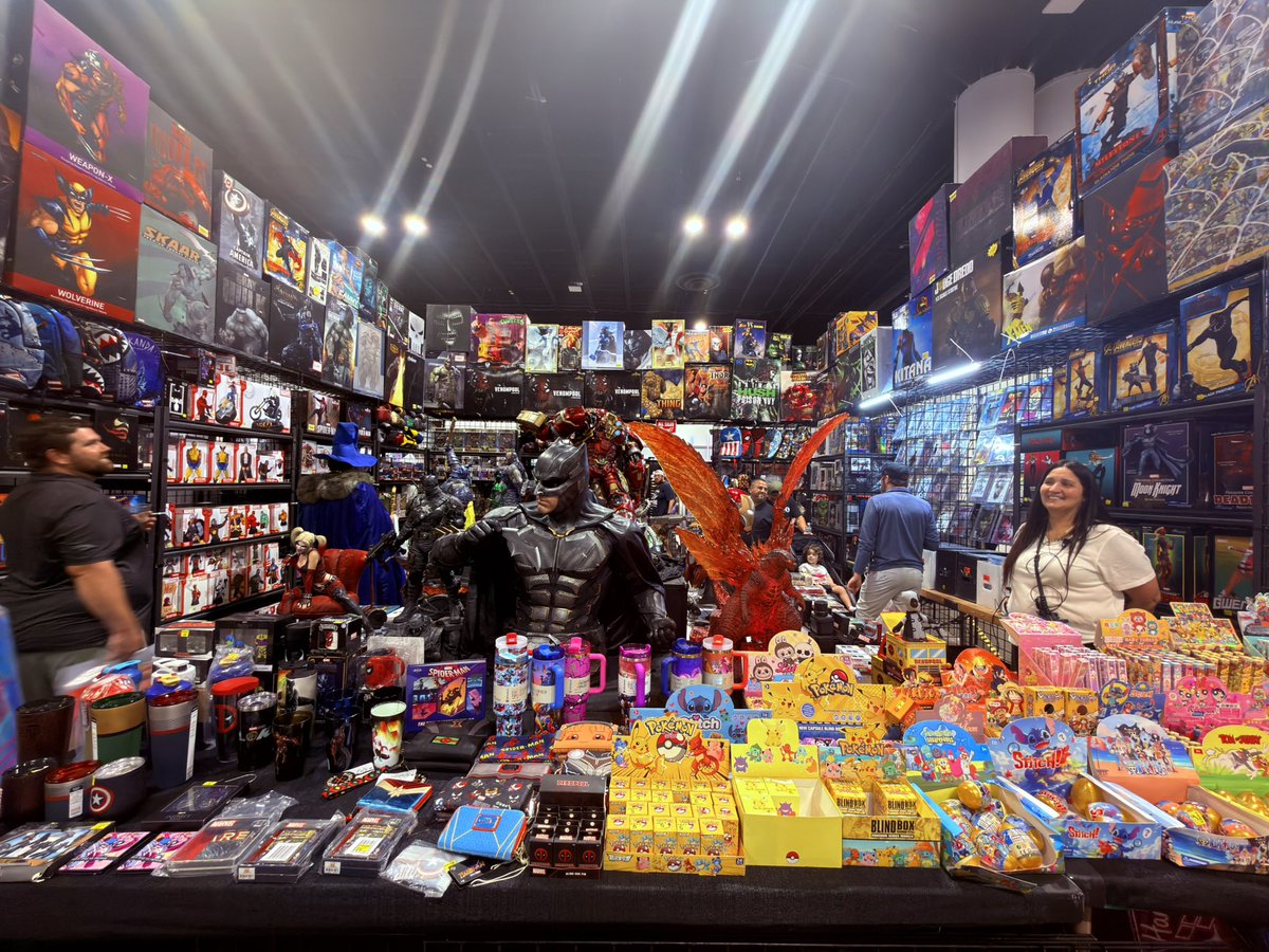 noloadtime's tweet photo. No Load Time had a great time @Tampa_Bay_CC today! Lots of great vendors, cosplay, and celebrities at the show. It’s a must attend for Tampa locals. Stay tuned to our YouTube channel for a recap of the day #tampabaycomicconvention #tbcc #comiccon #cosplay #artist #tampa https://t.co/29xFXtfHnP