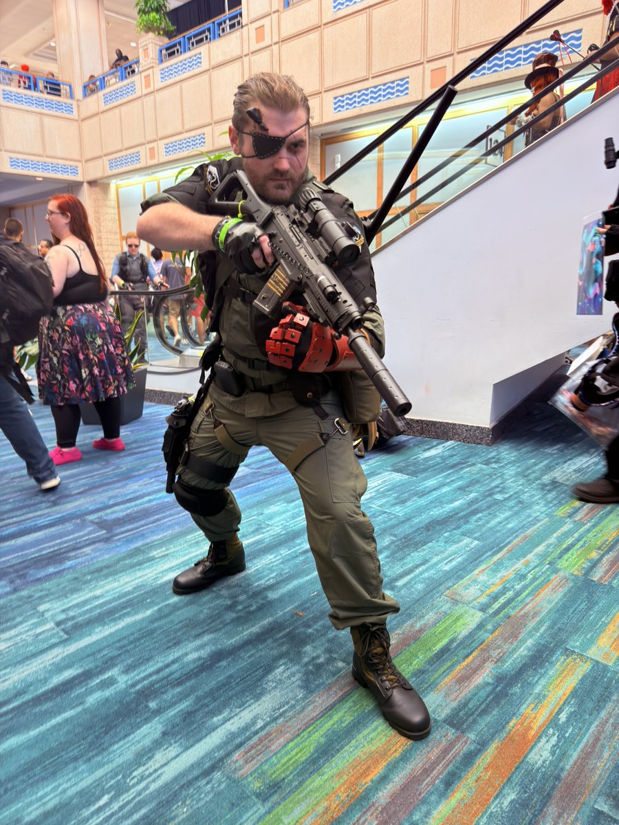 noloadtime's tweet photo. No Load Time had a great time @Tampa_Bay_CC today! Lots of great vendors, cosplay, and celebrities at the show. It’s a must attend for Tampa locals. Stay tuned to our YouTube channel for a recap of the day #tampabaycomicconvention #tbcc #comiccon #cosplay #artist #tampa https://t.co/29xFXtfHnP