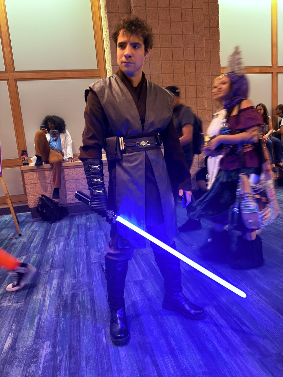 noloadtime's tweet photo. No Load Time had a great time @Tampa_Bay_CC today! Lots of great vendors, cosplay, and celebrities at the show. It’s a must attend for Tampa locals. Stay tuned to our YouTube channel for a recap of the day #tampabaycomicconvention #tbcc #comiccon #cosplay #artist #tampa https://t.co/29xFXtfHnP