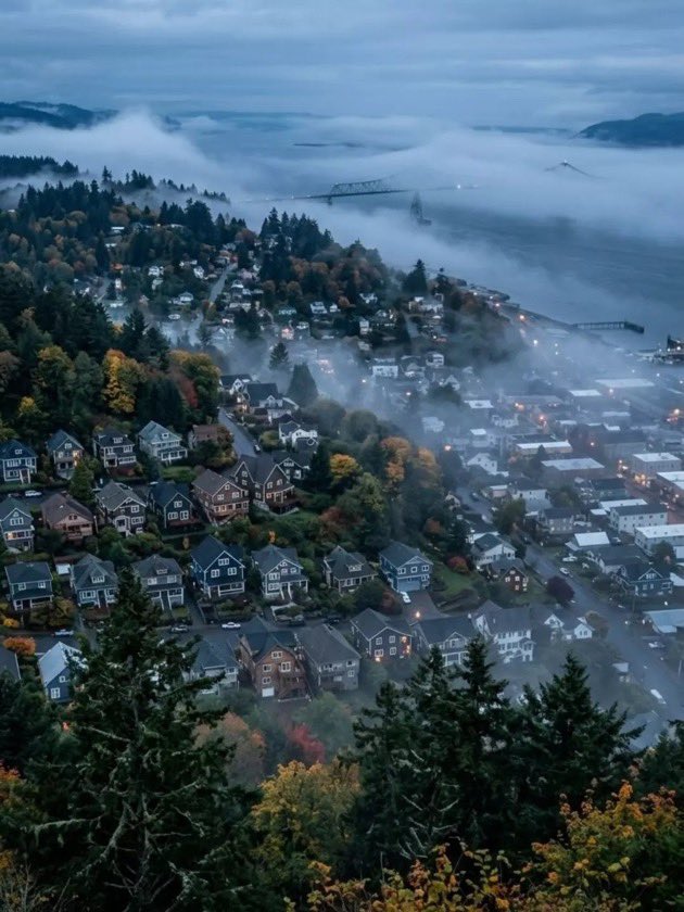 lunecrumbss's tweet photo. beautiful city of Astoria, Oregon... https://t.co/JeBD55MdWF