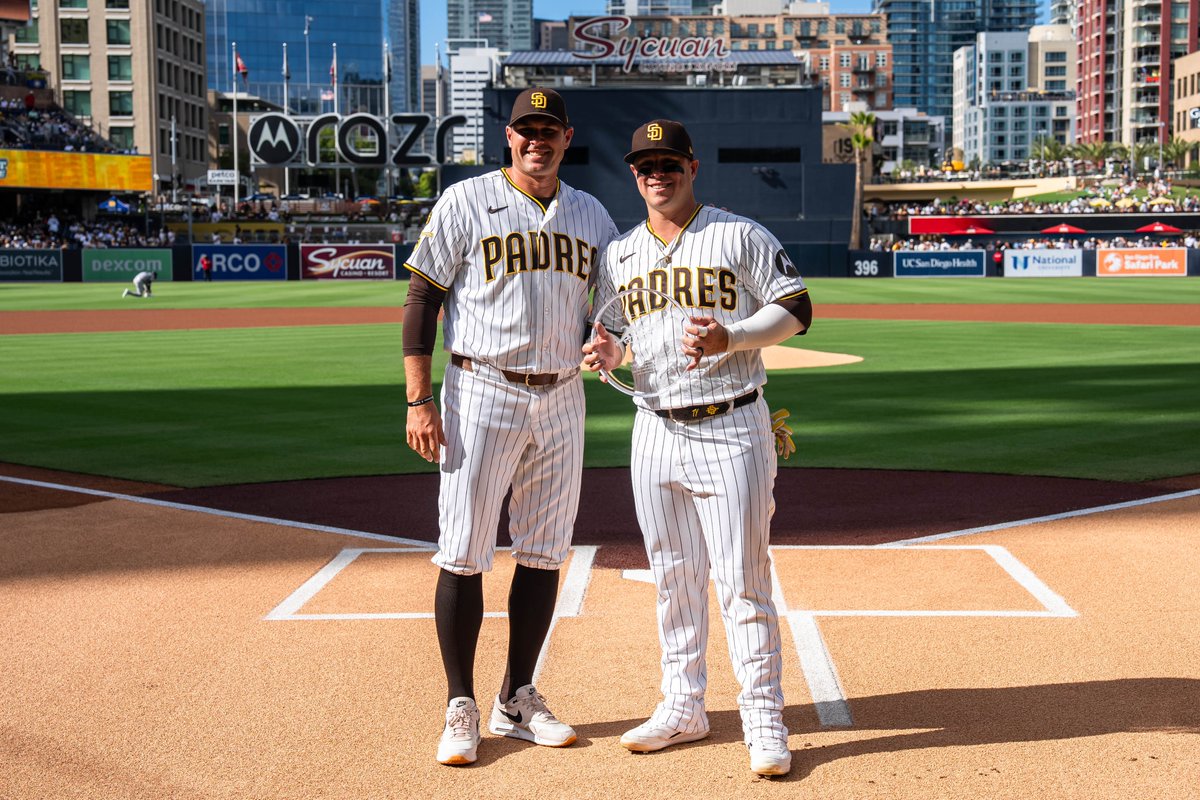Padres tweet picture