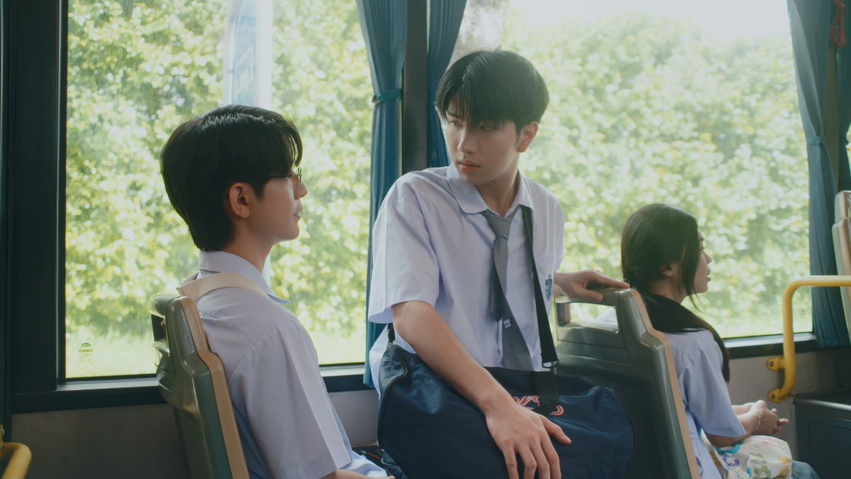 rakuten_asidra's tweet photo. 🎁今なら第3話まで無料！
「WEIRDO-101～僕らを引き寄せる引力～」

🌟Sea＆Keen主演
🌟「2gether」監督最新作

年下の理系秀才と平凡な柔道選手。
交わるはずのない真逆の2人に働く恋の引力

無料視聴ページはこちら👇
https://t.co/E1fVDe6HI9

💬感想は「#楽天TVでWEIRDO101」でぜひ！
RP🙏

第1話 𓂃𓈒
柔道部で活躍する高校3年生のニランは何のために柔道を続けているのか分からなくなり悩んでいた。ある日、ニランは急停車したバスの中でバランスを崩し、2年生のチーワーの膝の上に座ってしまう。ニランは謝るが、チーワーは引力について語り始める。

後日、チーワーは校内でお金を取られそうになったところをニランに助けられて…。