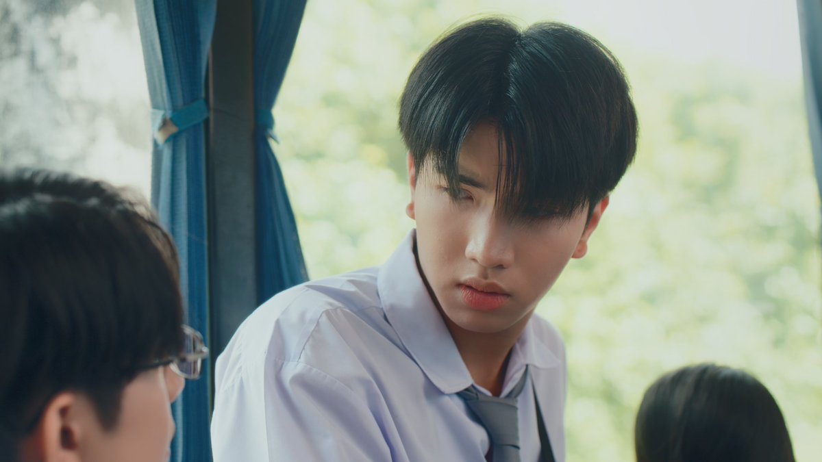 rakuten_asidra's tweet photo. 🎁今なら第3話まで無料！
「WEIRDO-101～僕らを引き寄せる引力～」

🌟Sea＆Keen主演
🌟「2gether」監督最新作

年下の理系秀才と平凡な柔道選手。
交わるはずのない真逆の2人に働く恋の引力

無料視聴ページはこちら👇
https://t.co/E1fVDe6HI9

💬感想は「#楽天TVでWEIRDO101」でぜひ！
RP🙏

第1話 𓂃𓈒
柔道部で活躍する高校3年生のニランは何のために柔道を続けているのか分からなくなり悩んでいた。ある日、ニランは急停車したバスの中でバランスを崩し、2年生のチーワーの膝の上に座ってしまう。ニランは謝るが、チーワーは引力について語り始める。

後日、チーワーは校内でお金を取られそうになったところをニランに助けられて…。