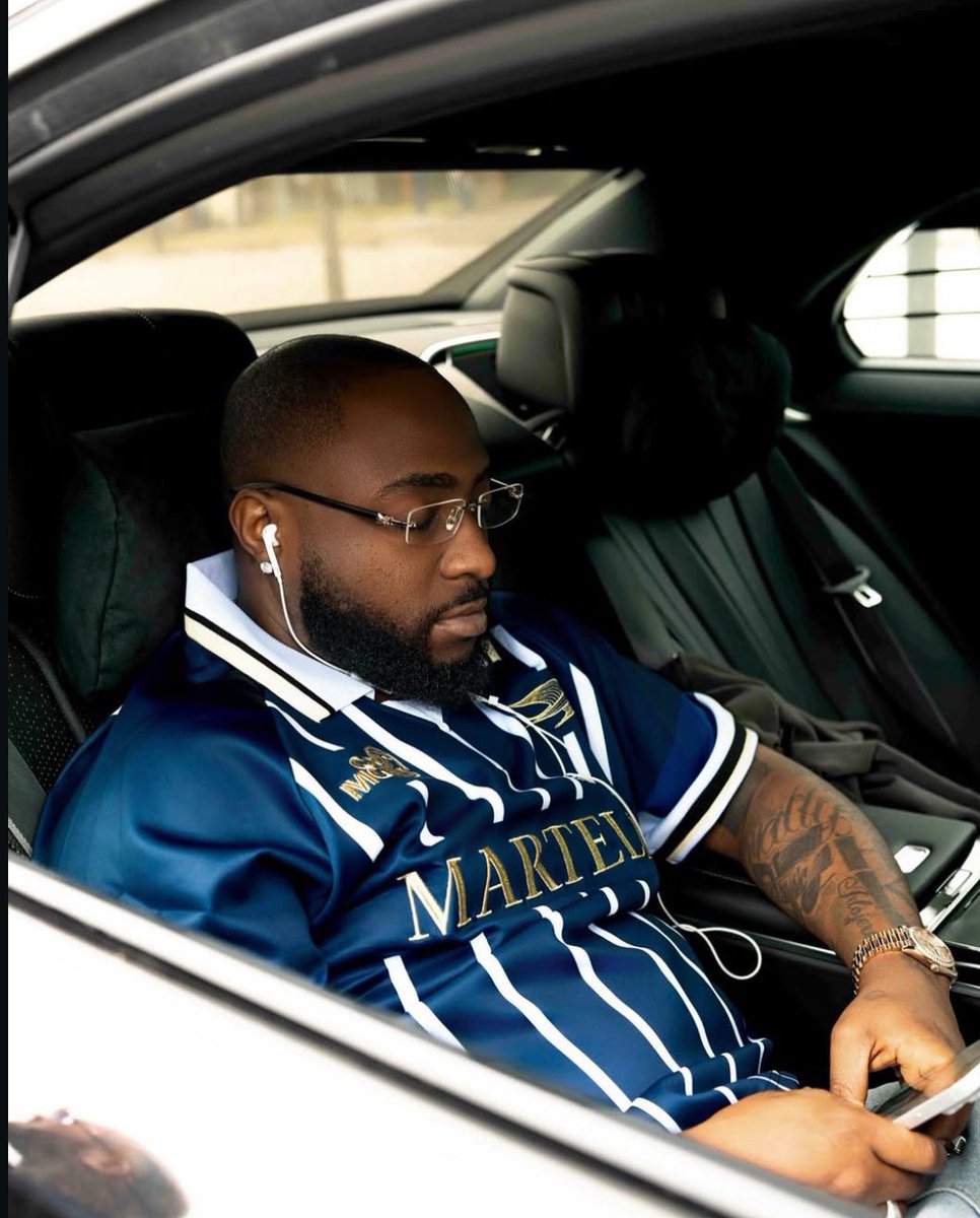 ClarusMax's tweet photo. .
Davido represents success, faster growth, and progress.

Erigga represents  failure, a definition of backwardness and poverty, and refuses to be successful in his career. https://t.co/sf8mPjGwwU