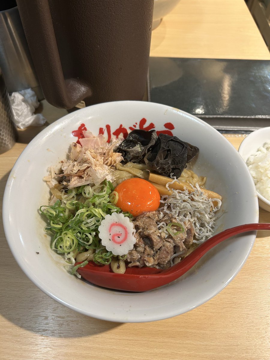 hoku118's tweet photo. 渋谷　ご縁

14時過ぎに到着して店前少ないなーと思ったら地下に続く長蛇の列で1.5h超の待ち時間🤮

正直ぐったりしてたけど一口食べたら美味すぎてあっという間に食べ終わりました🙆‍♂️

特盛無料をひよって大盛りにしたことを後悔するクオリティでした🌈 https://t.co/dPJ5LMRc6P