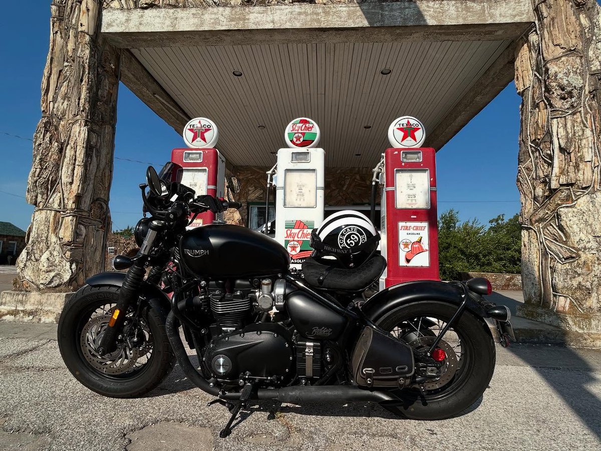 gnlbalkaya's tweet photo. Decatur, Texas. The old Petrified Wood Gas Station and my ride. https://t.co/eaatd9JASk