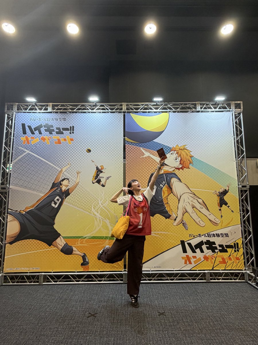nagara_kanon's tweet photo. #ハイキュー #オンザコート

推し活をしてきた❤️‍🔥
マジでマジで楽しくて、またバレーしたい！！！
部活やってた時はハイキューにたくさん勇気もらって試合前のアップは常に主題歌聴きながらやってたの思い出して懐かしかった🥹🥹

ランダムグッズでクロは出なかったけどツッキー出たので良しとします🫶 https://t.co/GWQ7Ul4z36