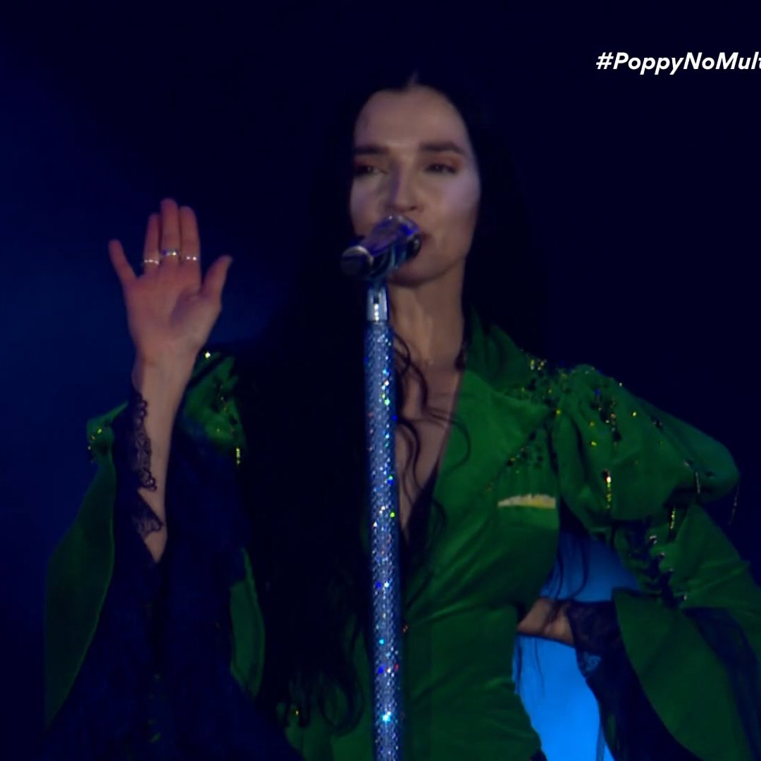 globoplay's tweet photo. estava aqui vendo o show da Poppy e lembrei de uma coisa.... #PoppyNoGloboplay #RockInRioNoGloboplay https://t.co/OeIXbpxKKE