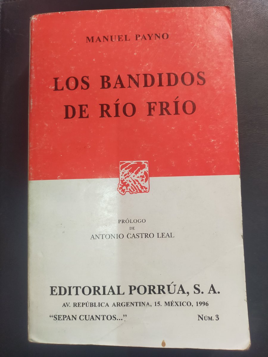 _jajay_'s tweet photo. Fui con mi amigo de la librería, y gracias mil me dió precio de amigos, $100 chuchulucos.  1445 páginas, 700 + 745 respectivamente. Uff. https://t.co/JW7D22lpdL
