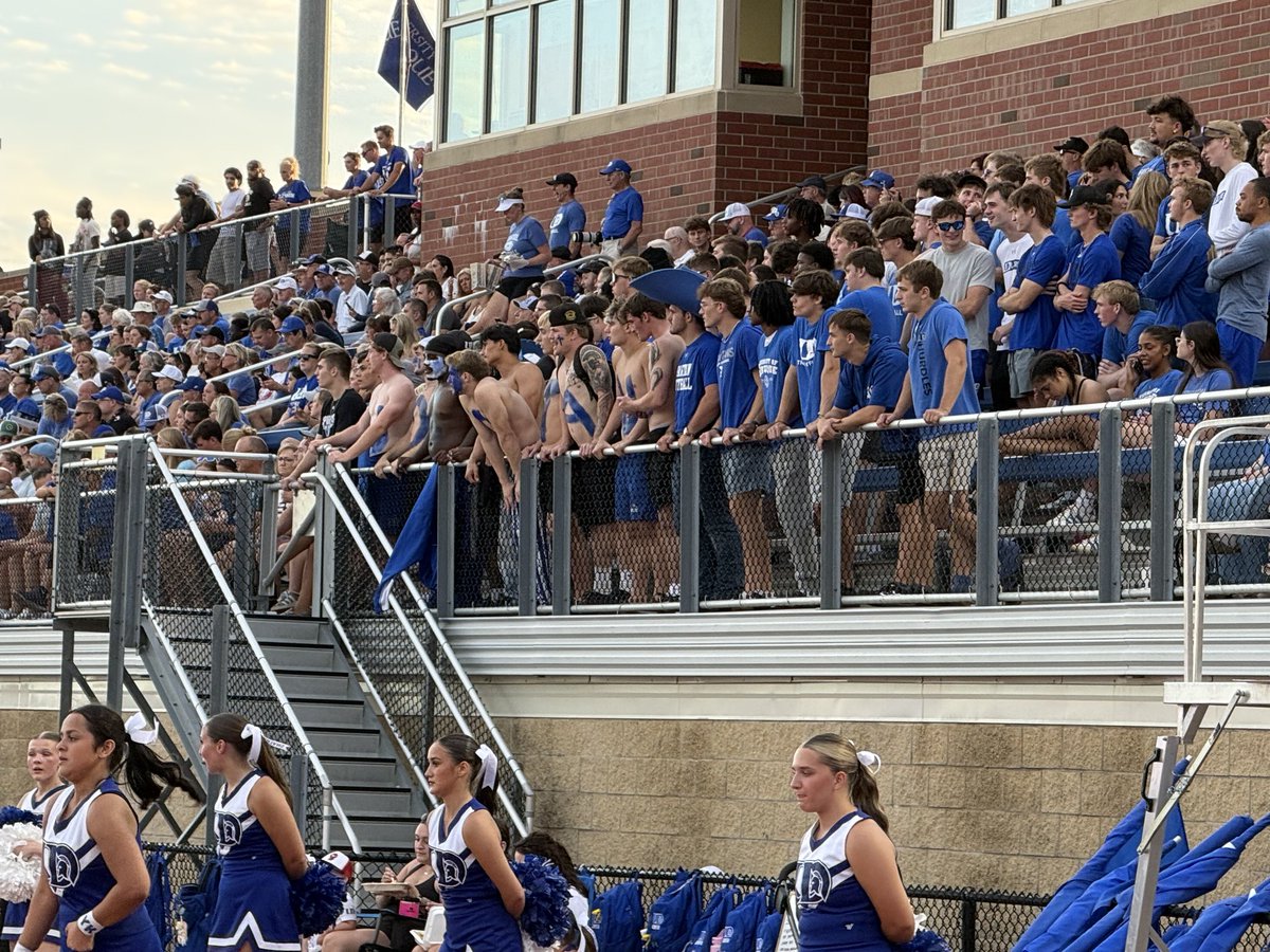 CoachSorenson's tweet photo. Absolutely gorgeous night for the season opener of @UDubuqueSports football! #FlySparty #RepTheDBQ https://t.co/gfopIYZllg
