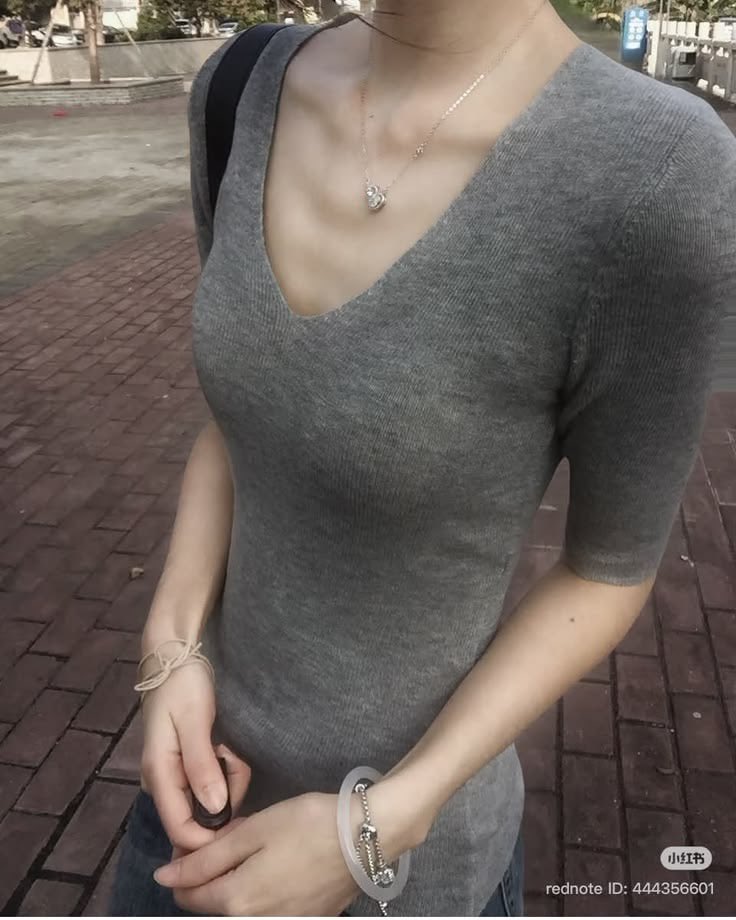 incurablegreed's tweet photo. chest bones https://t.co/krwtDjB4EI