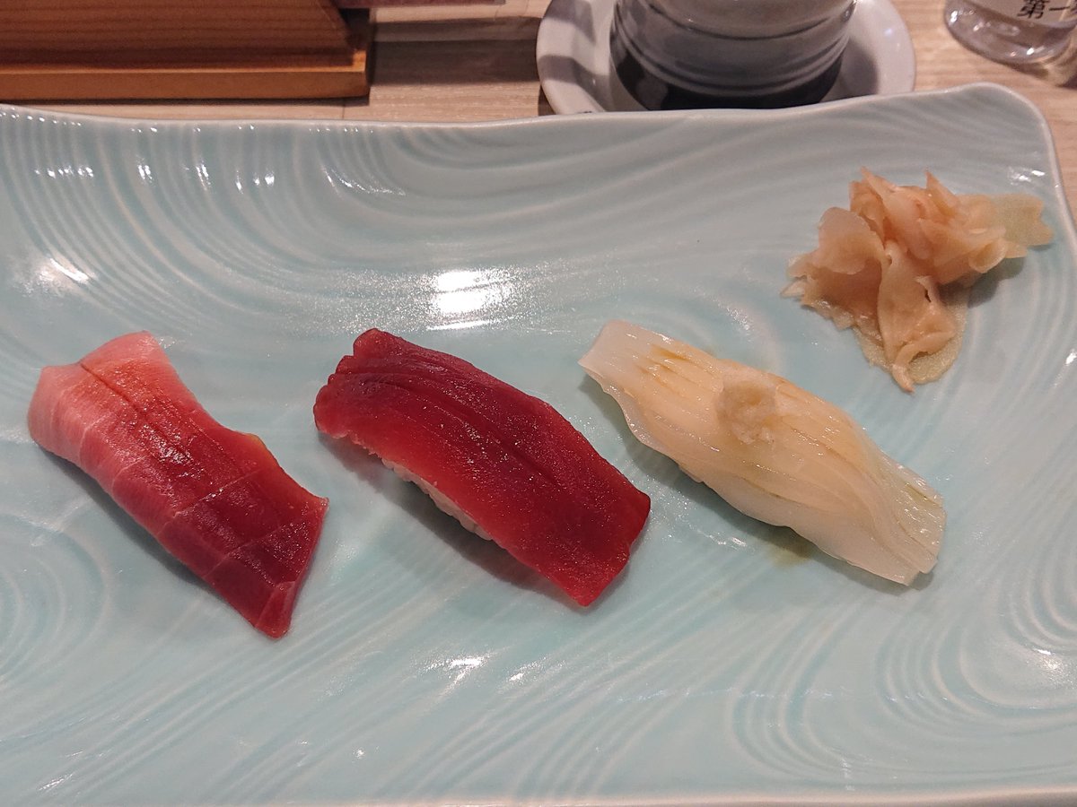 Scenery_Stone24's tweet photo. すすきの　鮨処 写楽 札幌第一店
日本酒🍶国稀を飲みながら刺身と鮨を頂く🍣
カウンター越しの板さんの軽妙なトークが癖になりそう😆
数年振りの『写楽』さん…美��しかったー👍
ご馳走様でした😋
#すすきの #鮨 #写楽 https://t.co/6bU62NnbHy